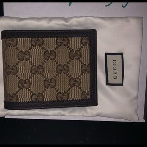 Gucci men’s bifold wallet